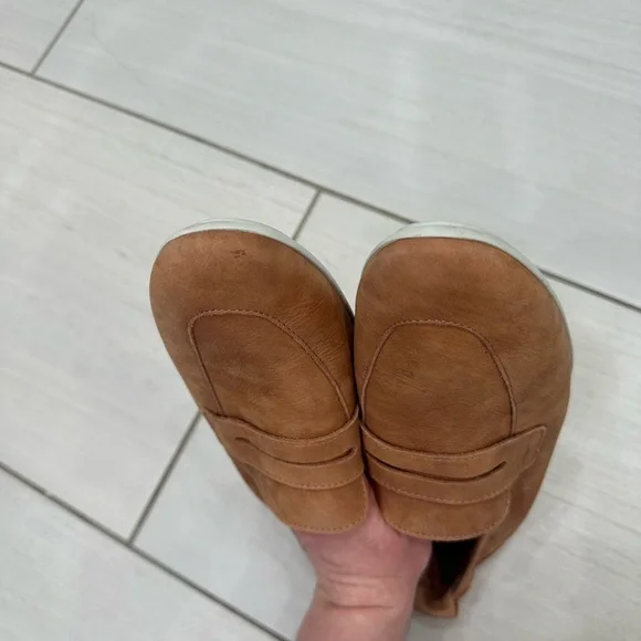 Arche Women’s Tan Loafers - Picture 8 of 11